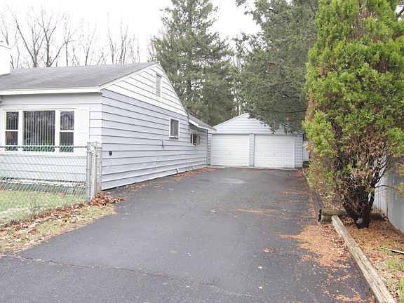2nd image of 726 Shumway Ave