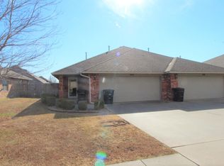 904 SW 35th St, Moore, OK 73160