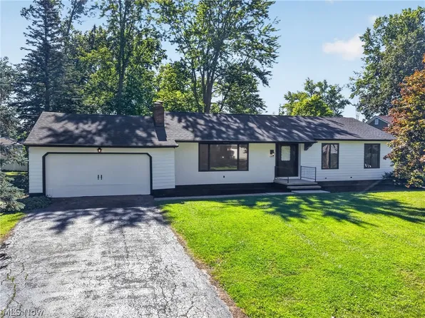 2684 Burlingham Dr, Ashtabula, OH 44004