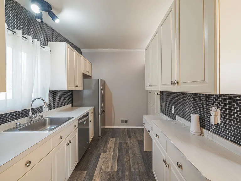 2303 Pinneberg Ave — Photo 33
