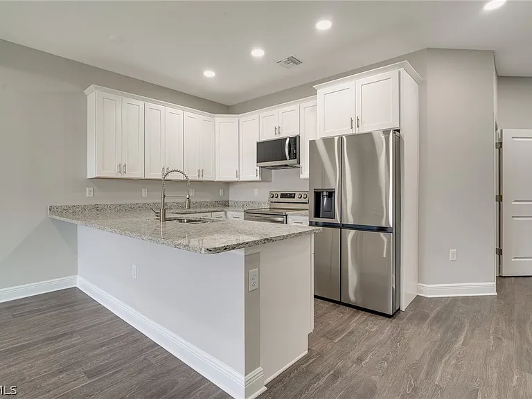 809 Agnes Ave — Photo 3