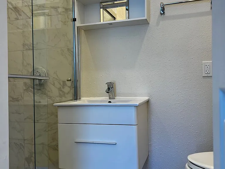 1645 Irving St #B — Photo 6
