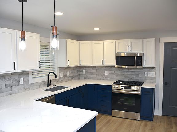 3rd image of 851 Kingsley Ave