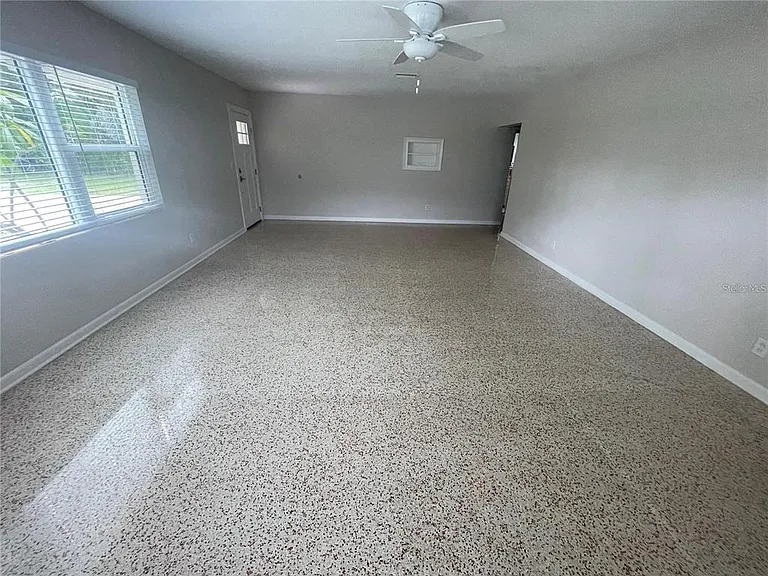 1536 Illinois Rd — Photo 12