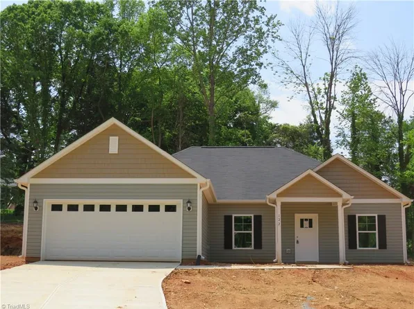 122 Meadow Ln, Thomasville, NC 27360