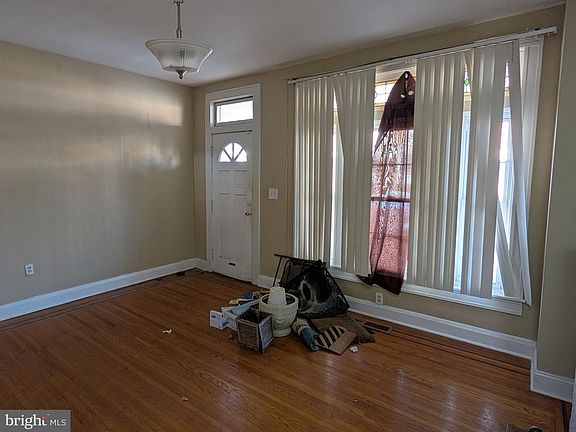 3rd image of 3245 Dudley Ave