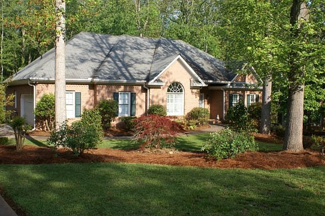 Wonderful, 3 sided brick ranch - much, much larger than it looks!!