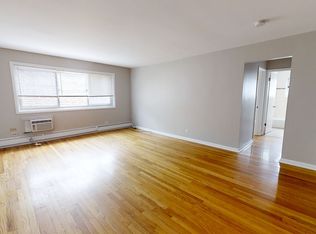 828 Seward St #1W, Evanston, IL 60202