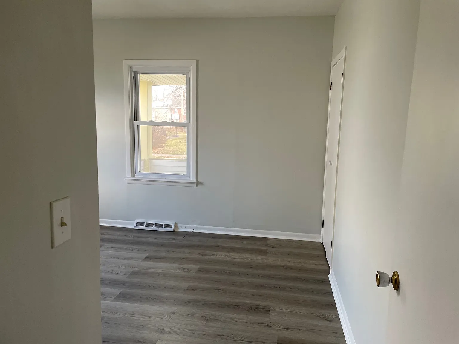 Welcome to your new home in Euclid! cozy newly renovated 2 bedroom, 1 bath — Photo 3