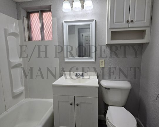 3rd image of 1916-1924 S Broadway St #27
