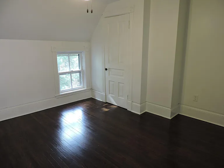 637 Wealthy St SE — Photo 38