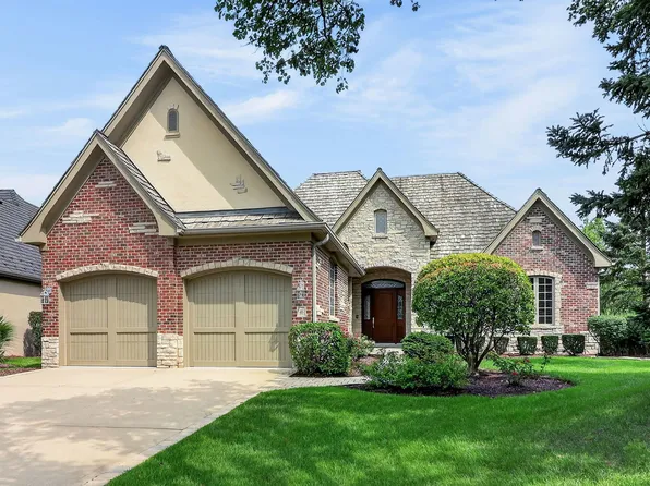 46 Forest Gate Cir, Oak Brook, IL 60523