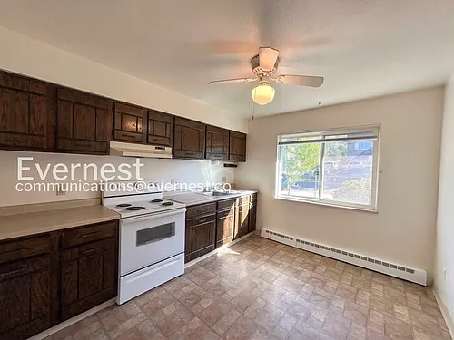 1075 Magnolia St Photo 1