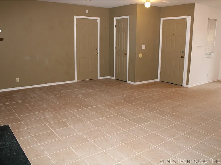 6657 S Utica Pl — Photo 7