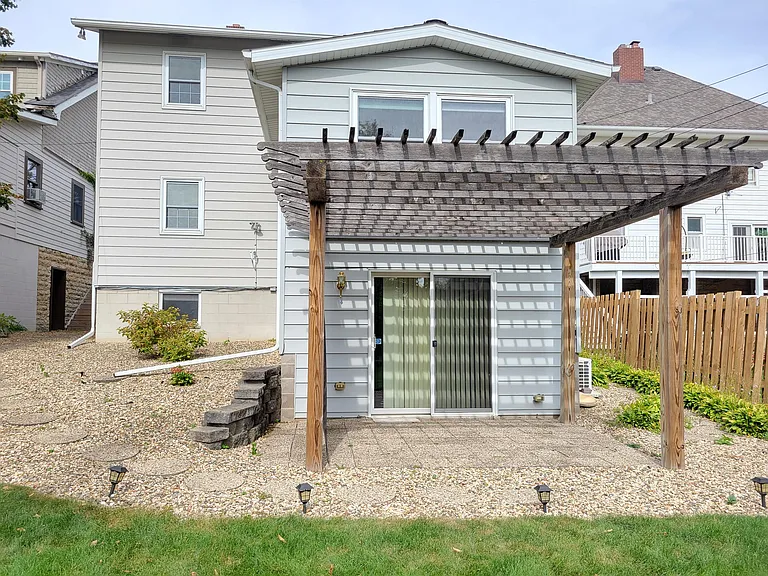 804 4th St SW #3 — Photo 3