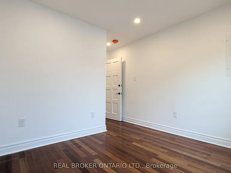 1150 Woodbine Ave #3 — Photo 9