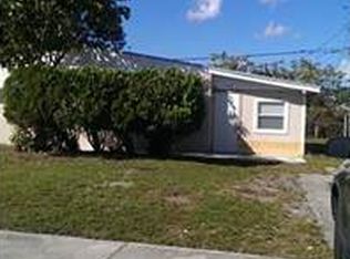 395 Seminole Dr, Lake Worth, FL 33462