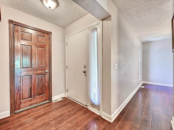 4th image of 902 Wilderness Hill Ct