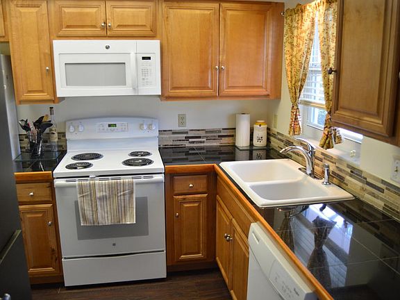 4th image of 18081 SE Country Club Dr #19184
