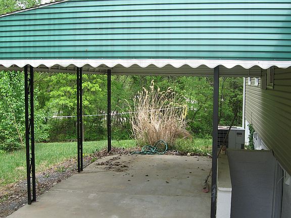 Covered rear patio