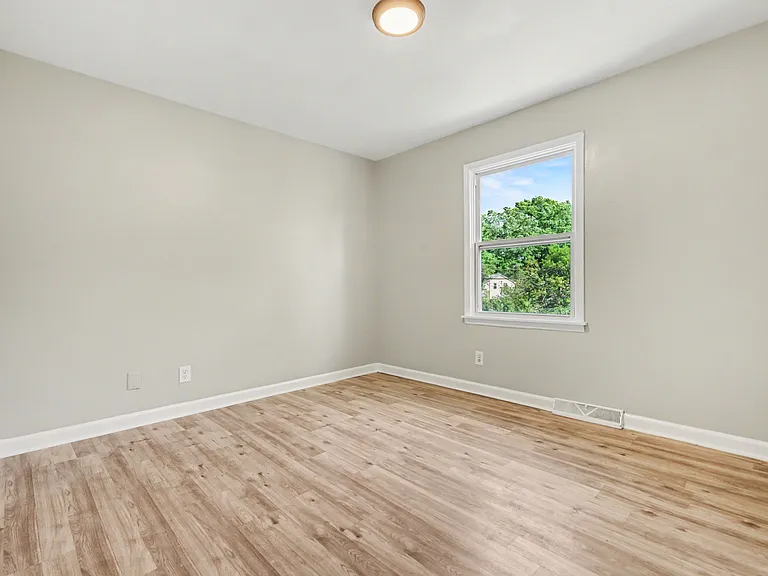 5439 Kerry Ln — Photo 6