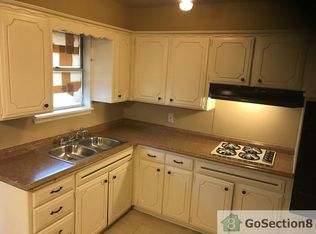 1308 Parkwoods Ct, Midwest City, OK 73110