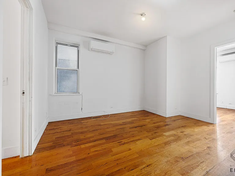 735 Rogers Ave #2R — Photo 7