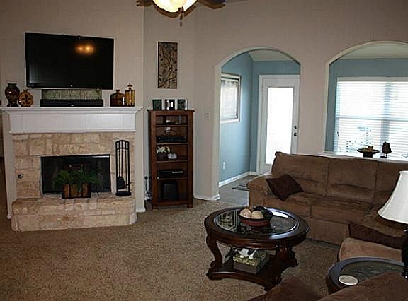 2nd image of 614 Grayson Ln