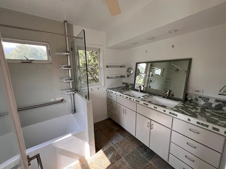 361 Avenida De La Vereda — Photo 13