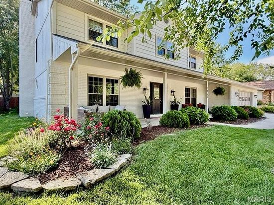 1025 Heatherwood Dr, O'Fallon, IL 62269