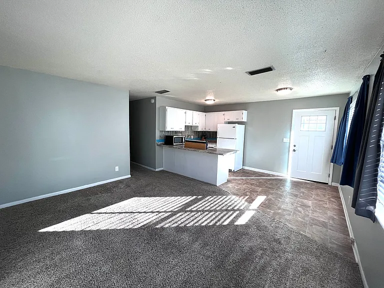 231 Poinsettia Dr — Photo 5
