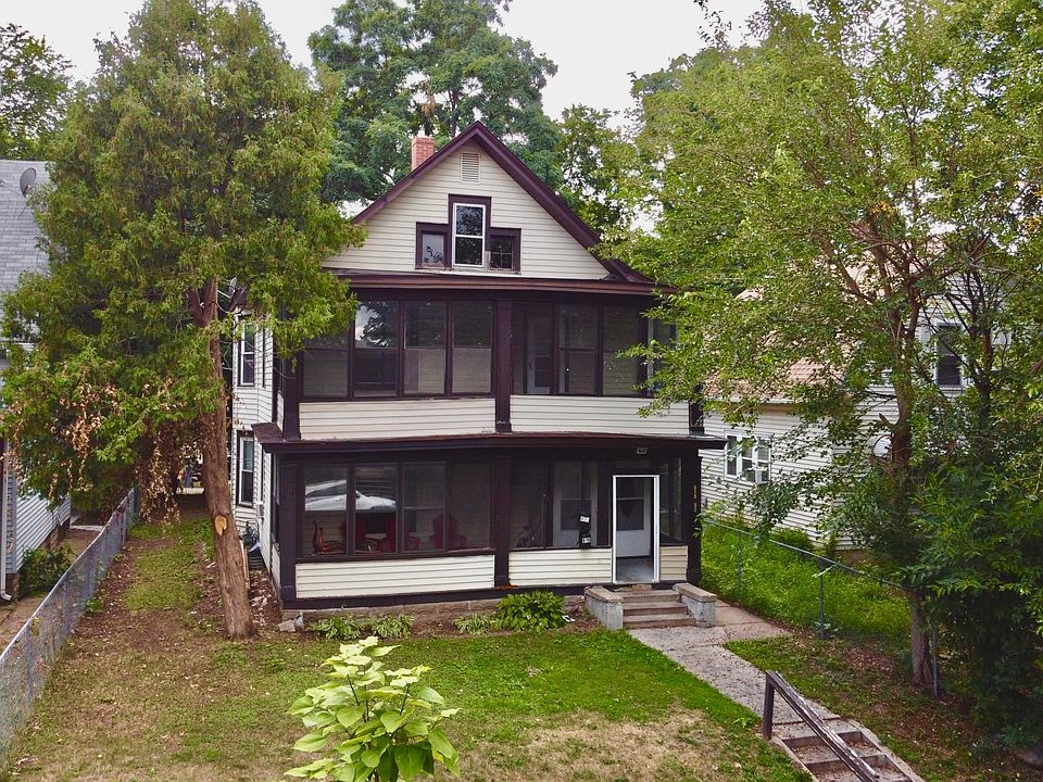 1st image of 919 Queen Ave N