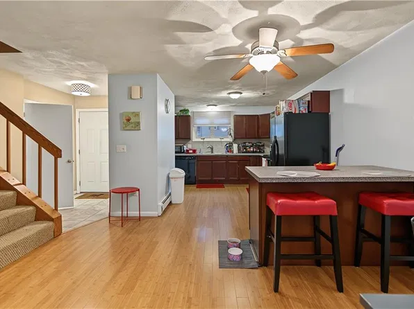 22 Primrose Ln, North Providence, RI 02904