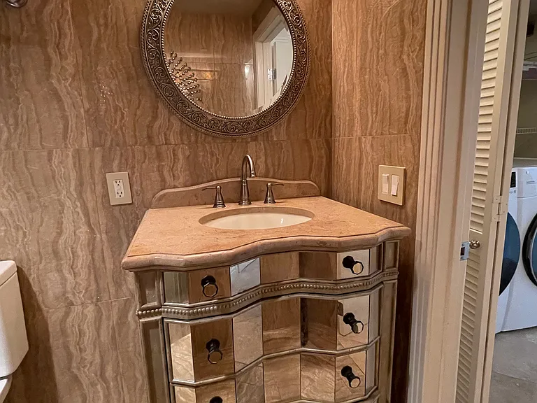 Elegant second bath
