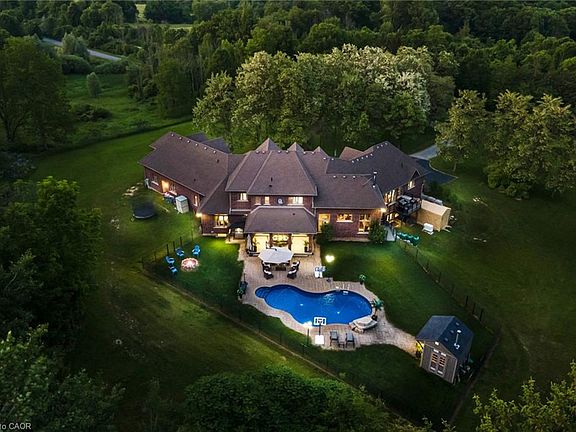 3rd image of 814 Binkley Rd