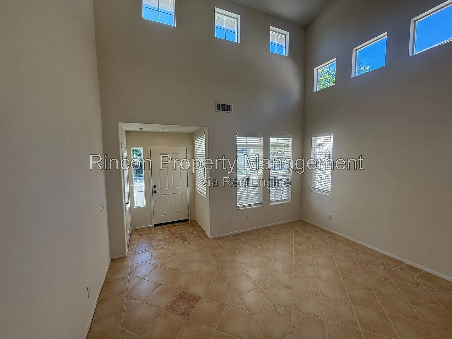 3 bed, 2.5 bath, 2140 sqft, $3,995 — Photo 4