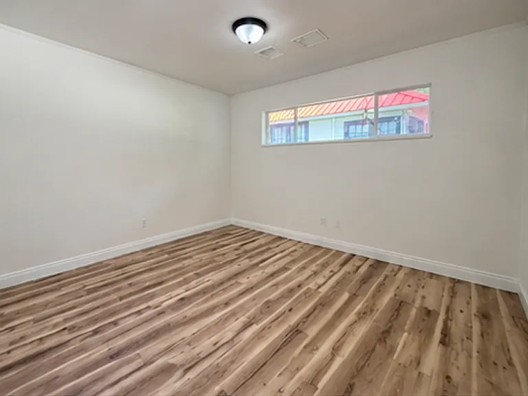 300 Olive St — Photo 5