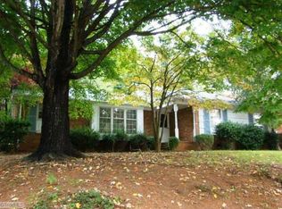 2737 London Ln, Winston Salem, NC 27103