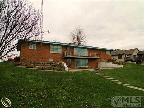 Lakeside Exterior.JPG