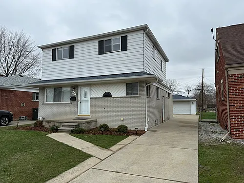 23337 Deziel St Photo 1