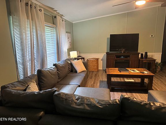 3rd image of 810 W Rochester Ave