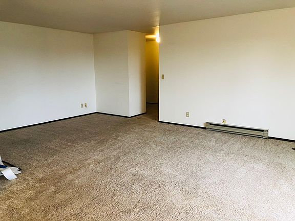 Additional area of the living room; Great area for home office, hobby/craft area or entertainment system