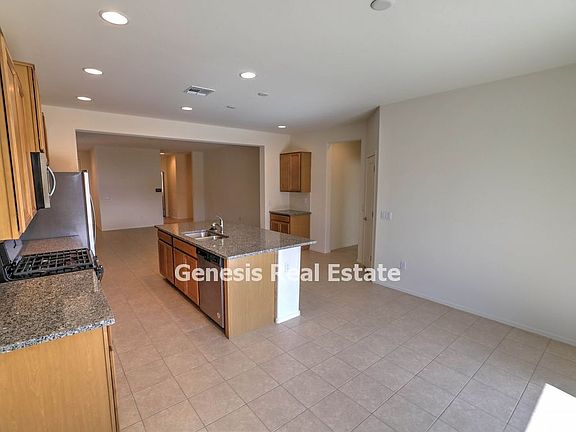 3rd image of 941 W Calle Tolima