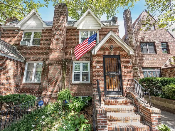 6347 Dry Harbor Rd, Middle Village, NY 11379