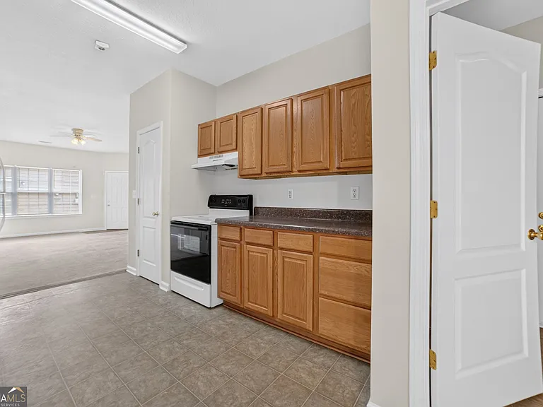636 Oakland Hills Dr — Photo 8