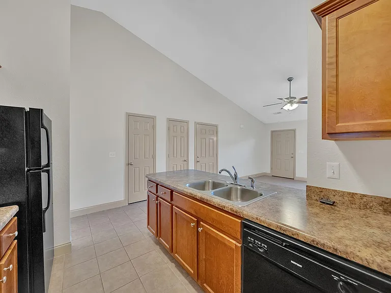 Suncrest Village — Photo 36