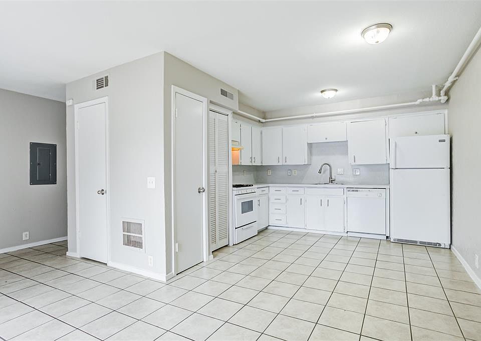 1st image of 135 Highland Park Ct