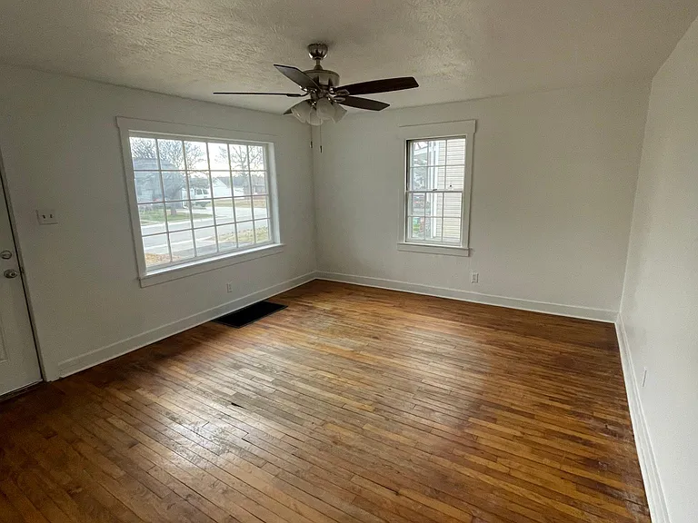 206 Shirley Ave #2 — Photo 2