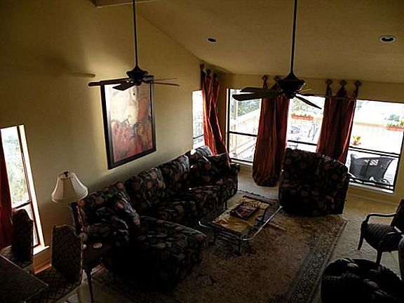 5th image of 411 Columbia Dr