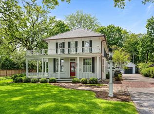 464 Oakwood Ave, Lake Forest, IL 60045